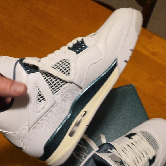 Jordan White and Blue Sneakers Classic Design - Picture 10 of 12